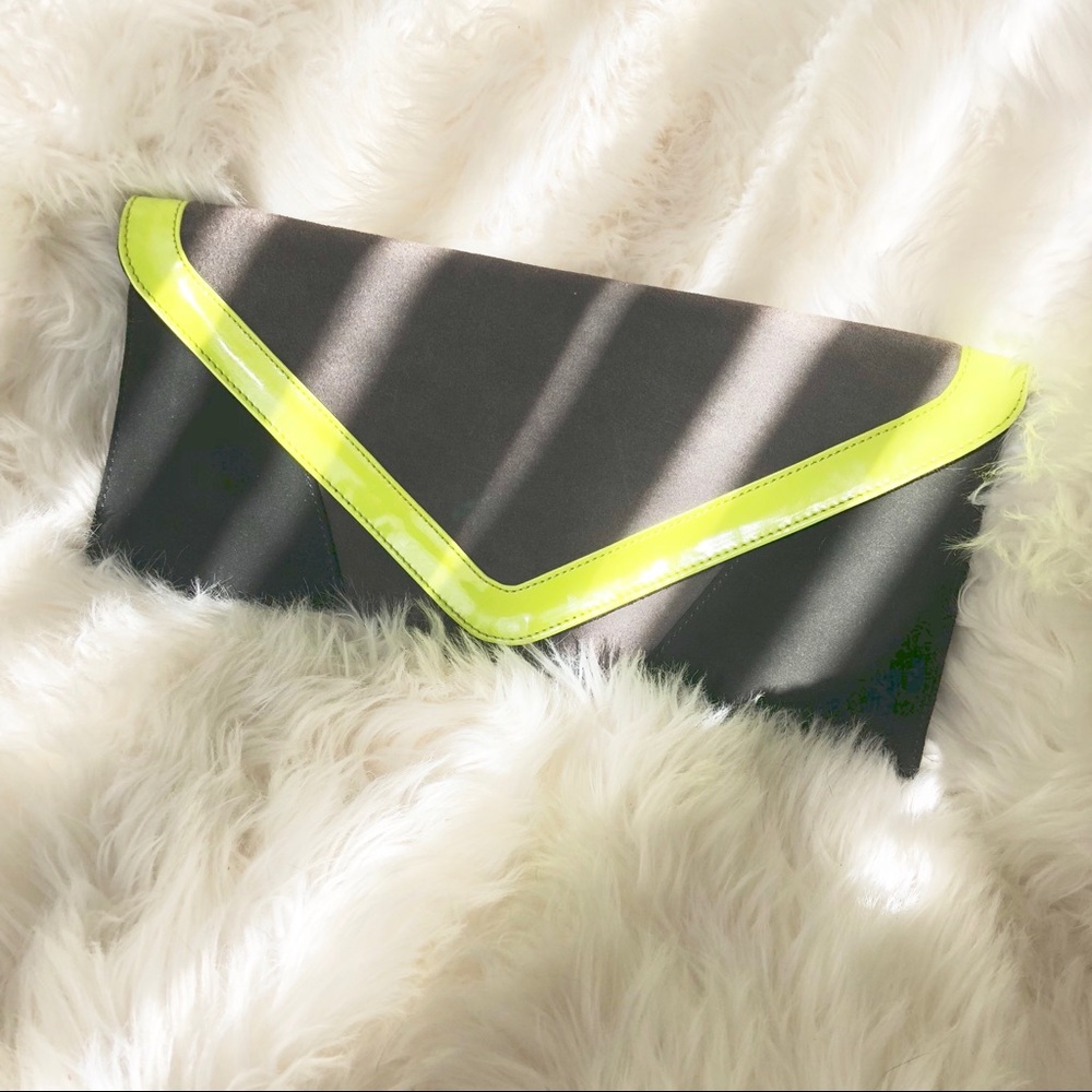 Steve Madden Clutch 💚